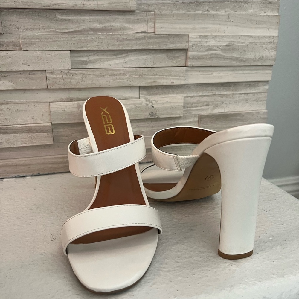 Elegant White Heeled Sandals - Picture 3 of 6